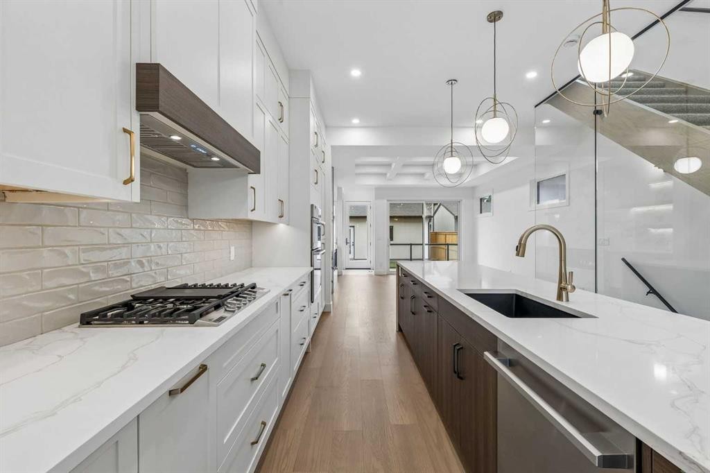 1812 19 Avenue Nw, Calgary, AB - Indoor Photo Showing Kitchen With Upgraded Kitchen