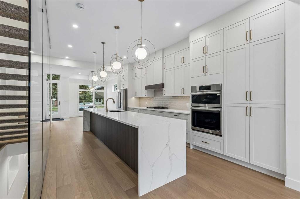 1812 19 Avenue Nw, Calgary, AB - Indoor Photo Showing Kitchen With Upgraded Kitchen