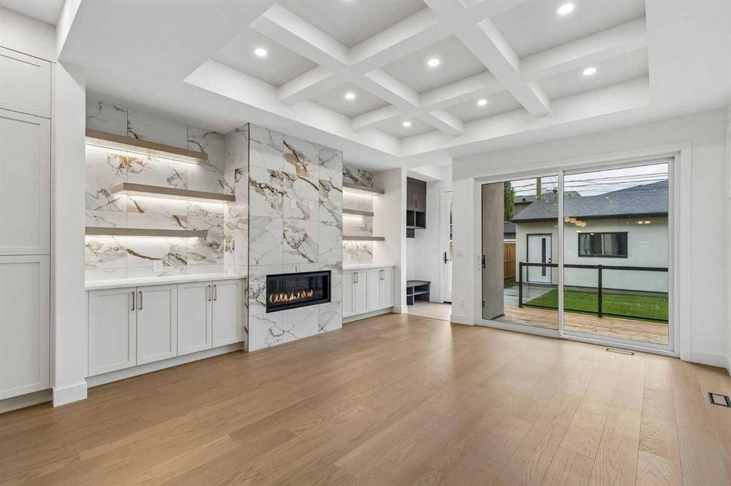 1812 19 Avenue Nw, Calgary, AB - Indoor With Fireplace