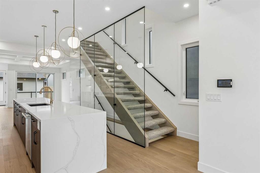 1812 19 Avenue Nw, Calgary, AB - Indoor Photo Showing Kitchen