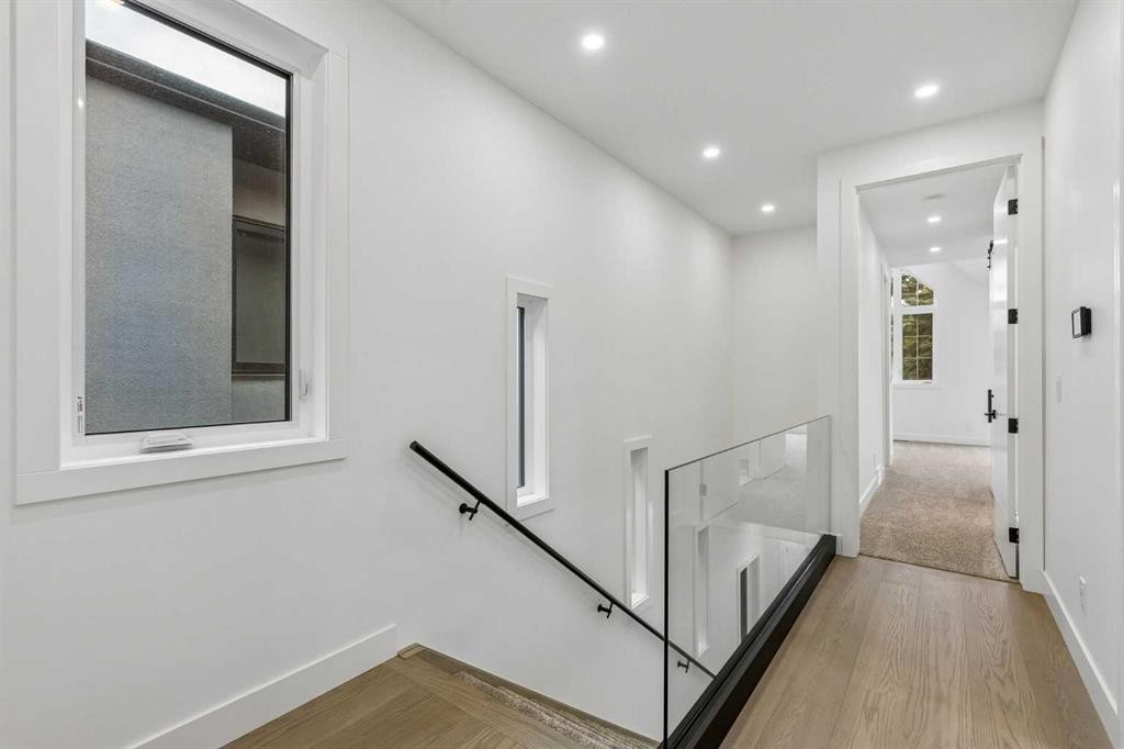 1812 19 Avenue Nw, Calgary, AB - Indoor Photo Showing Other Room