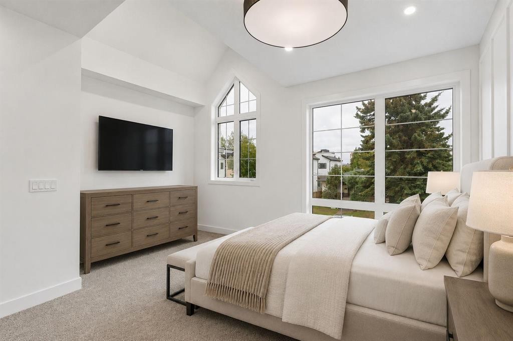 1812 19 Avenue Nw, Calgary, AB - Indoor Photo Showing Bedroom