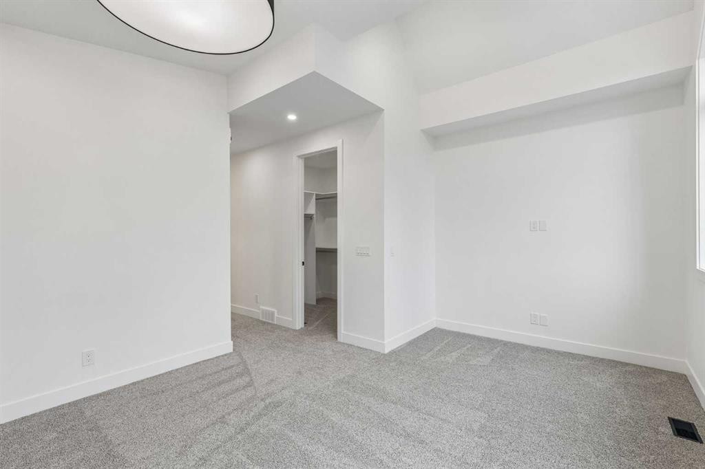 1812 19 Avenue Nw, Calgary, AB - Indoor Photo Showing Other Room