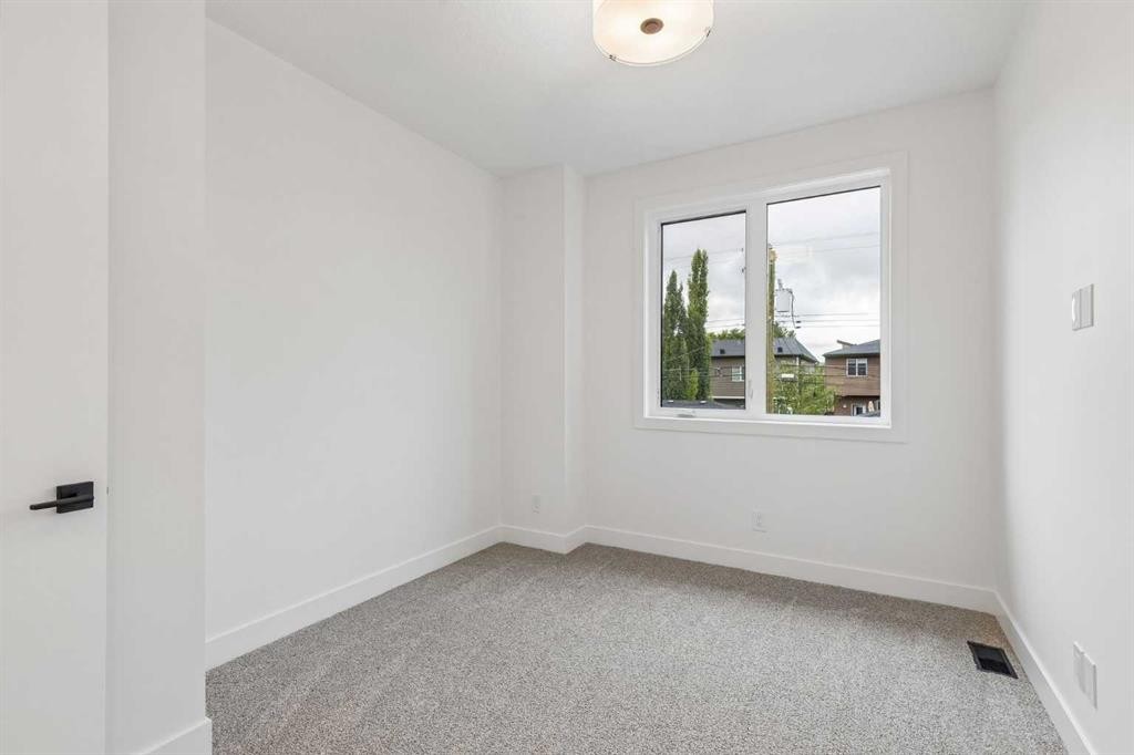 1812 19 Avenue Nw, Calgary, AB - Indoor Photo Showing Other Room