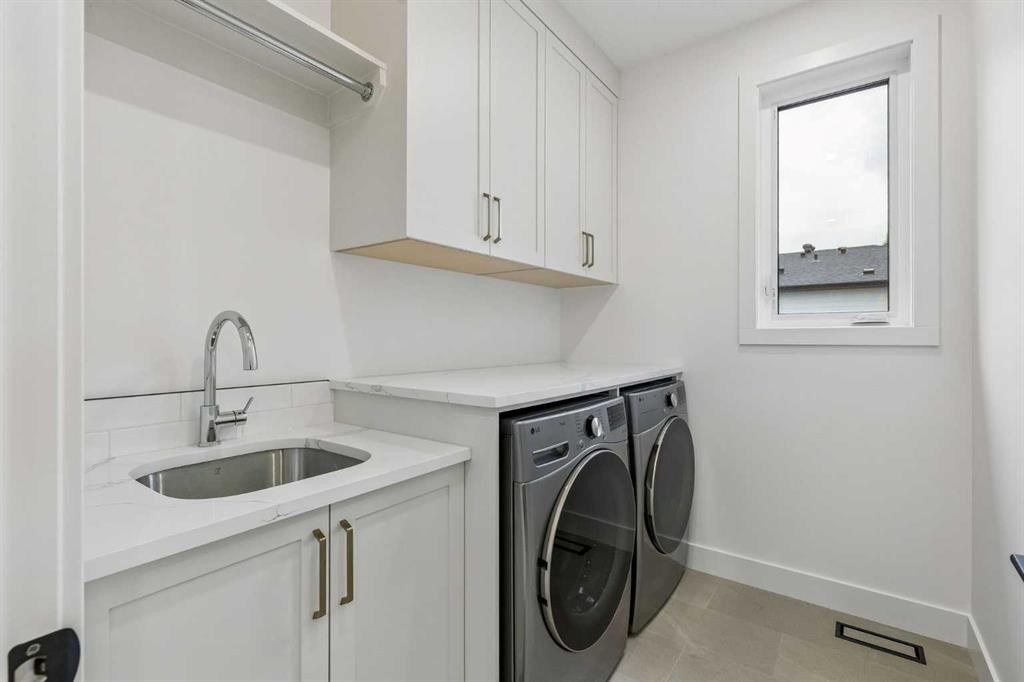 1812 19 Avenue Nw, Calgary, AB - Indoor Photo Showing Laundry Room