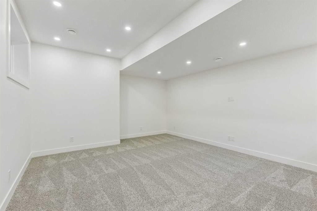 1812 19 Avenue Nw, Calgary, AB - Indoor Photo Showing Other Room