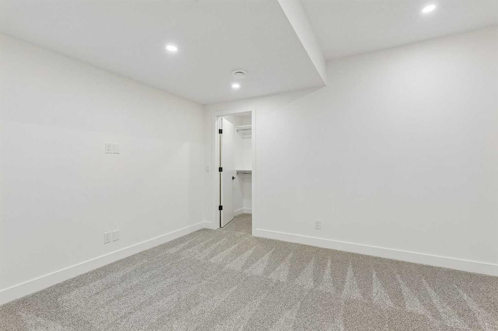 1812 19 Avenue Nw, Calgary, AB - Indoor Photo Showing Other Room