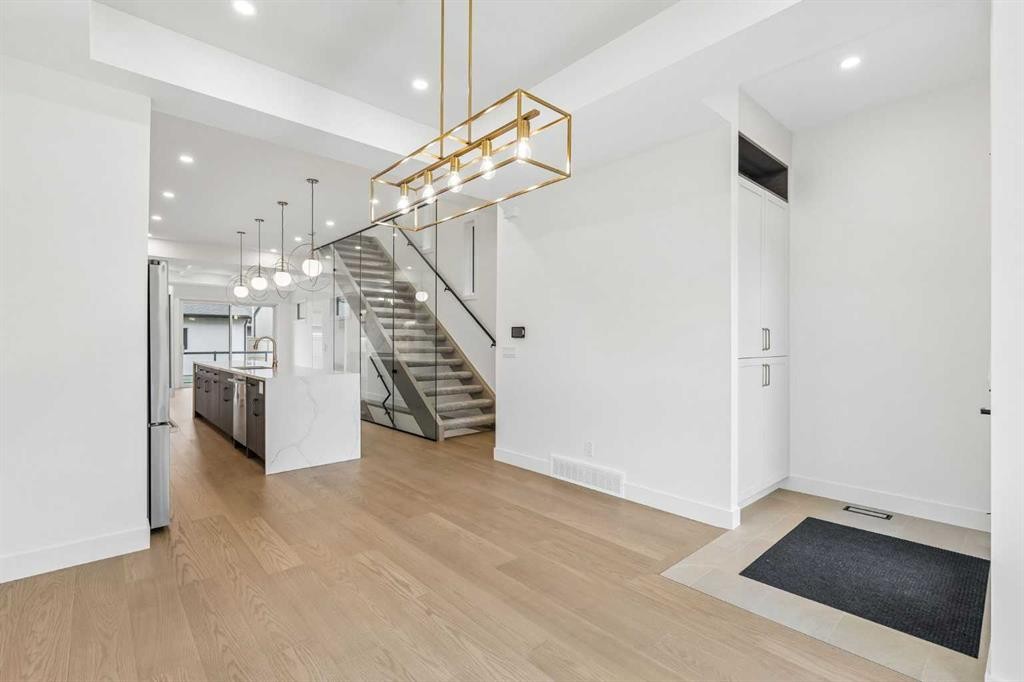 1812 19 Avenue Nw, Calgary, AB - Indoor Photo Showing Other Room