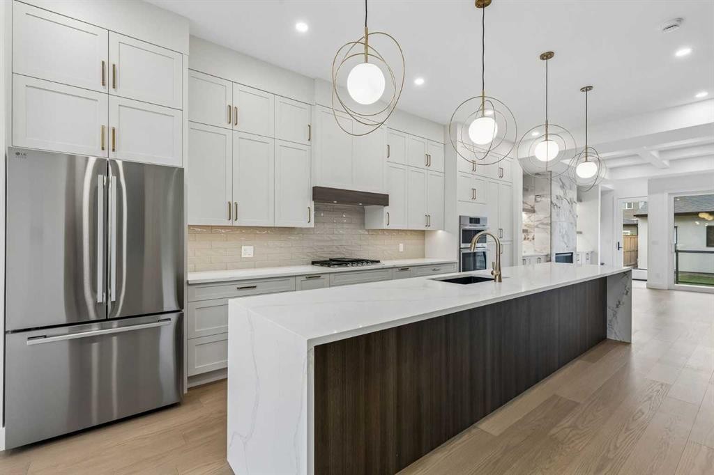 1812 19 Avenue Nw, Calgary, AB - Indoor Photo Showing Kitchen With Upgraded Kitchen