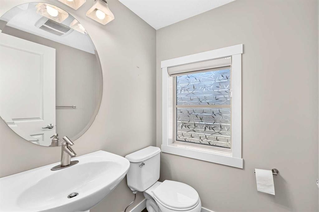 57 Aspen Hills Common Sw, Calgary, AB - Indoor Photo Showing Bathroom