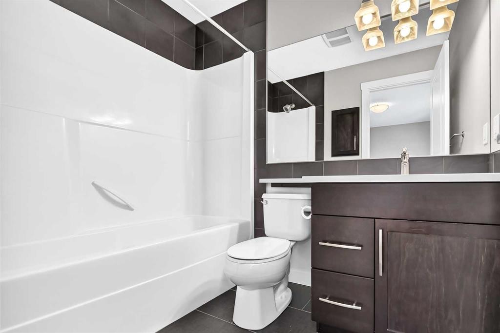 57 Aspen Hills Common Sw, Calgary, AB - Indoor Photo Showing Bathroom