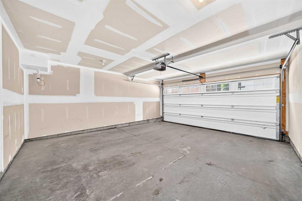 57 Aspen Hills Common Sw, Calgary, AB - Indoor Photo Showing Garage