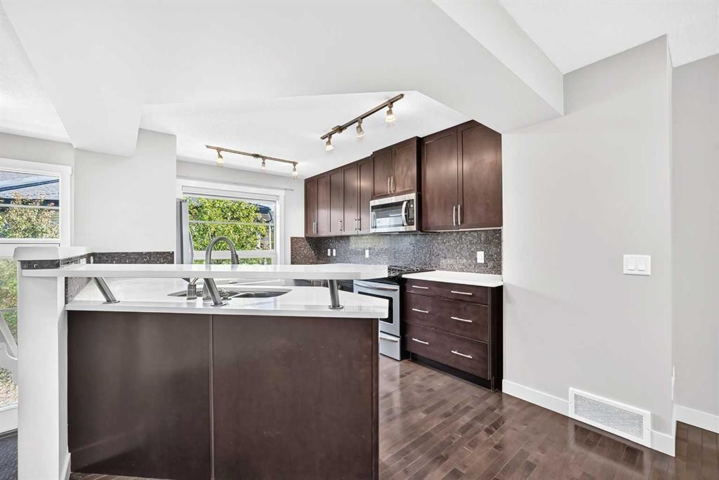 57 Aspen Hills Common Sw, Calgary, AB - Indoor Photo Showing Kitchen