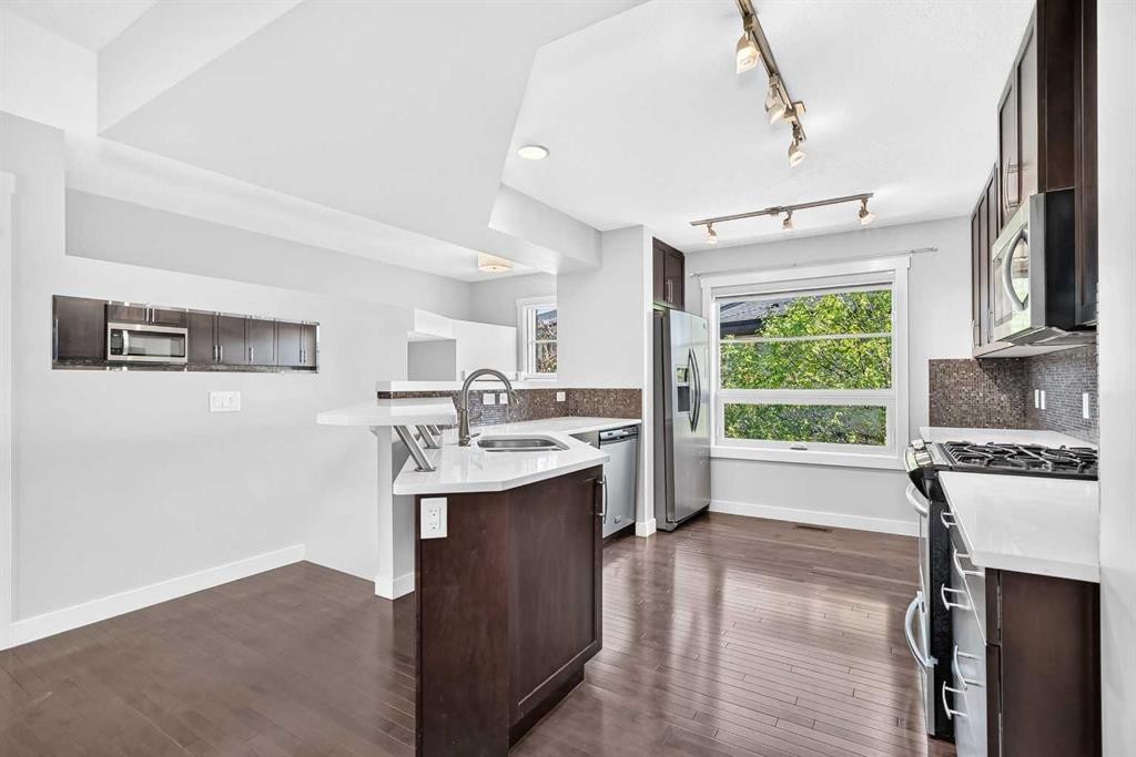 57 Aspen Hills Common Sw, Calgary, AB - Indoor Photo Showing Kitchen