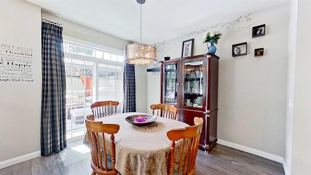 31 Ravenslea Crescent Se, Airdrie, AB - Indoor Photo Showing Dining Room