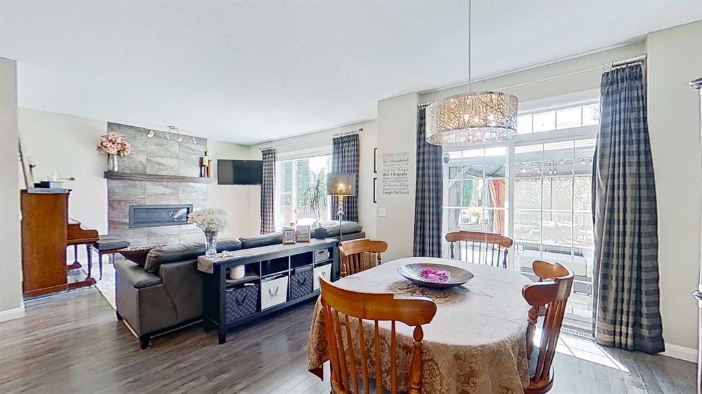 31 Ravenslea Crescent Se, Airdrie, AB - Indoor With Fireplace
