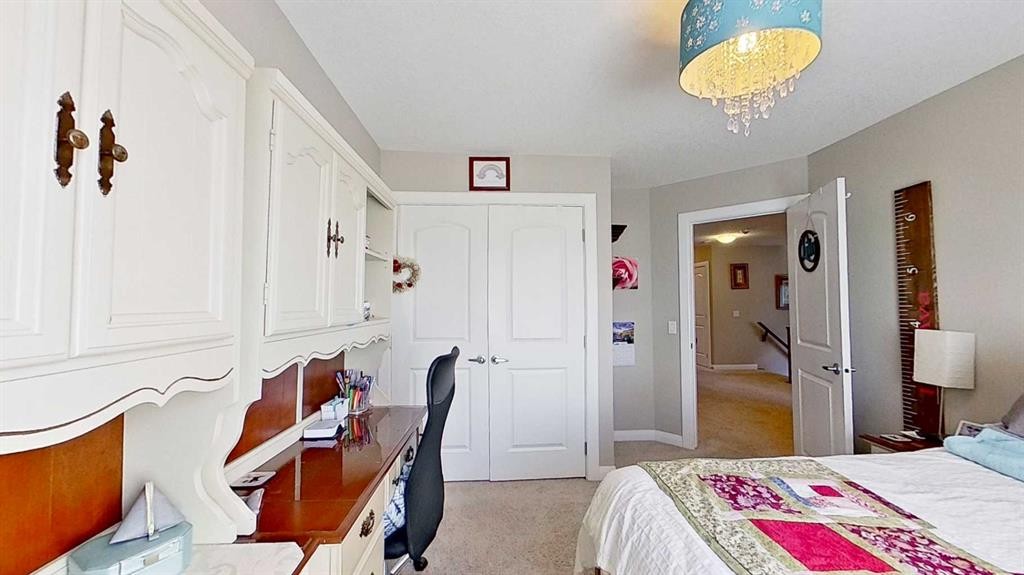 31 Ravenslea Crescent Se, Airdrie, AB - Indoor Photo Showing Bedroom