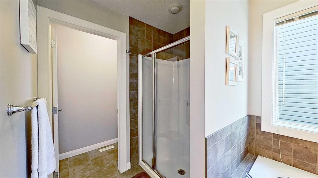 31 Ravenslea Crescent Se, Airdrie, AB - Indoor Photo Showing Bathroom