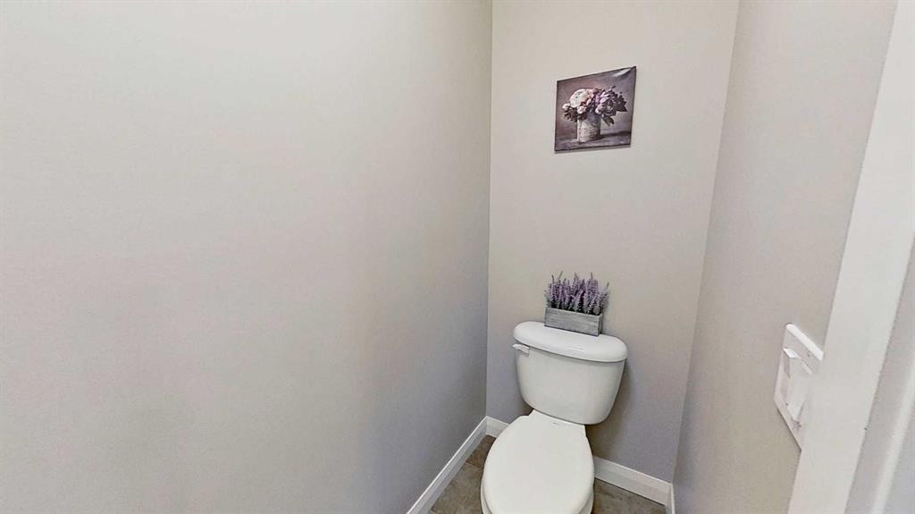 31 Ravenslea Crescent Se, Airdrie, AB - Indoor Photo Showing Bathroom