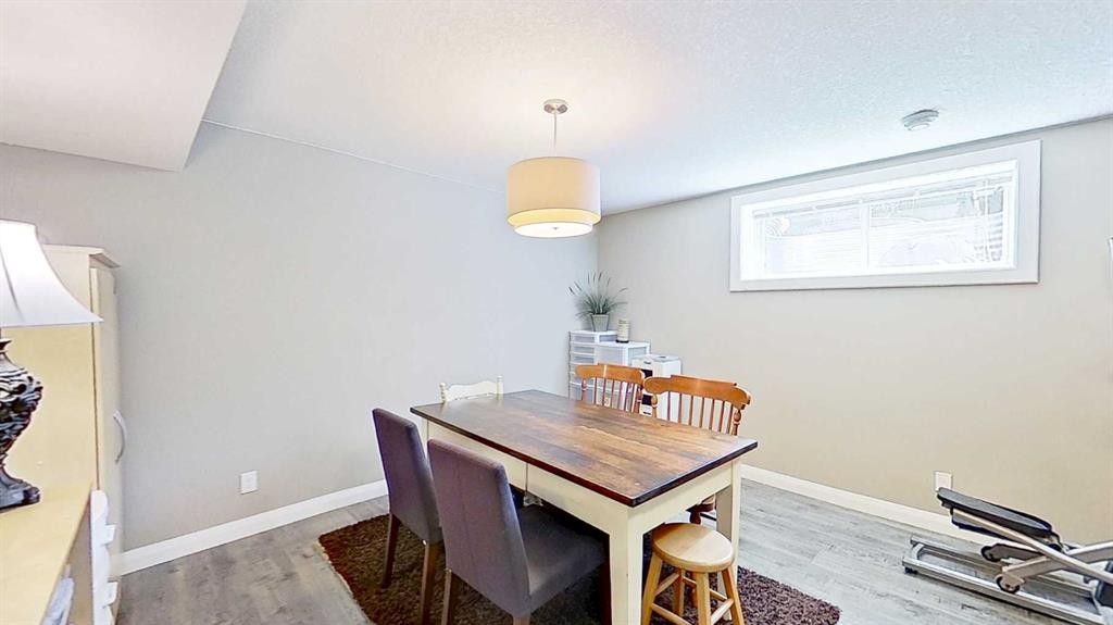 31 Ravenslea Crescent Se, Airdrie, AB - Indoor Photo Showing Dining Room