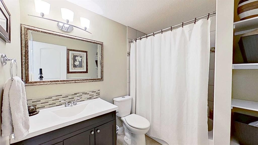 31 Ravenslea Crescent Se, Airdrie, AB - Indoor Photo Showing Bathroom