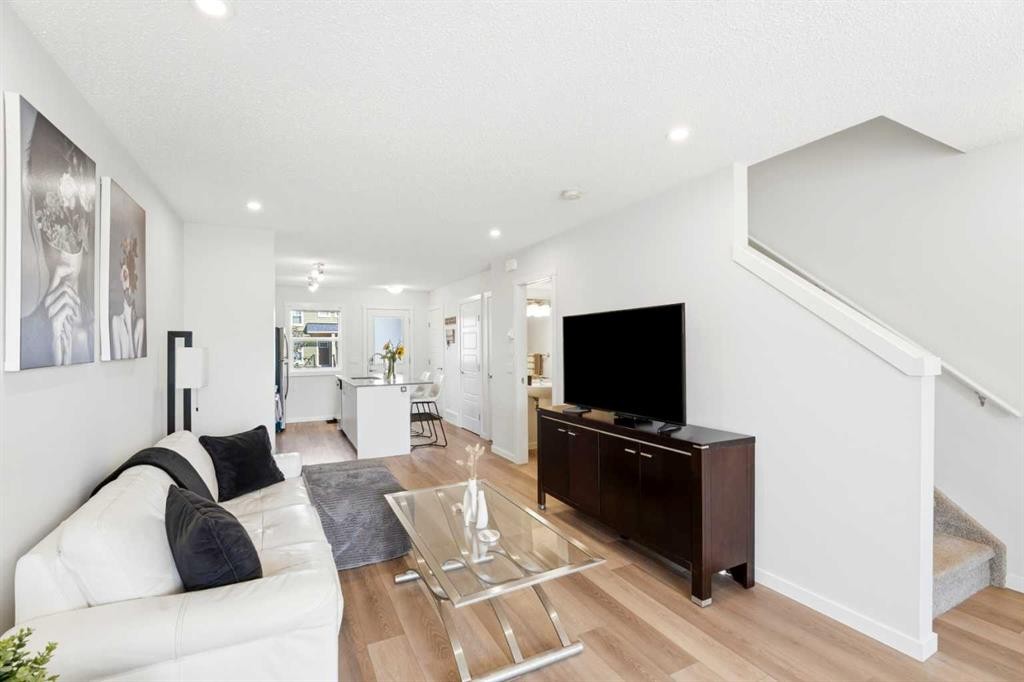 412 Cranbrook Square Se, Calgary, AB - Indoor Photo Showing Living Room
