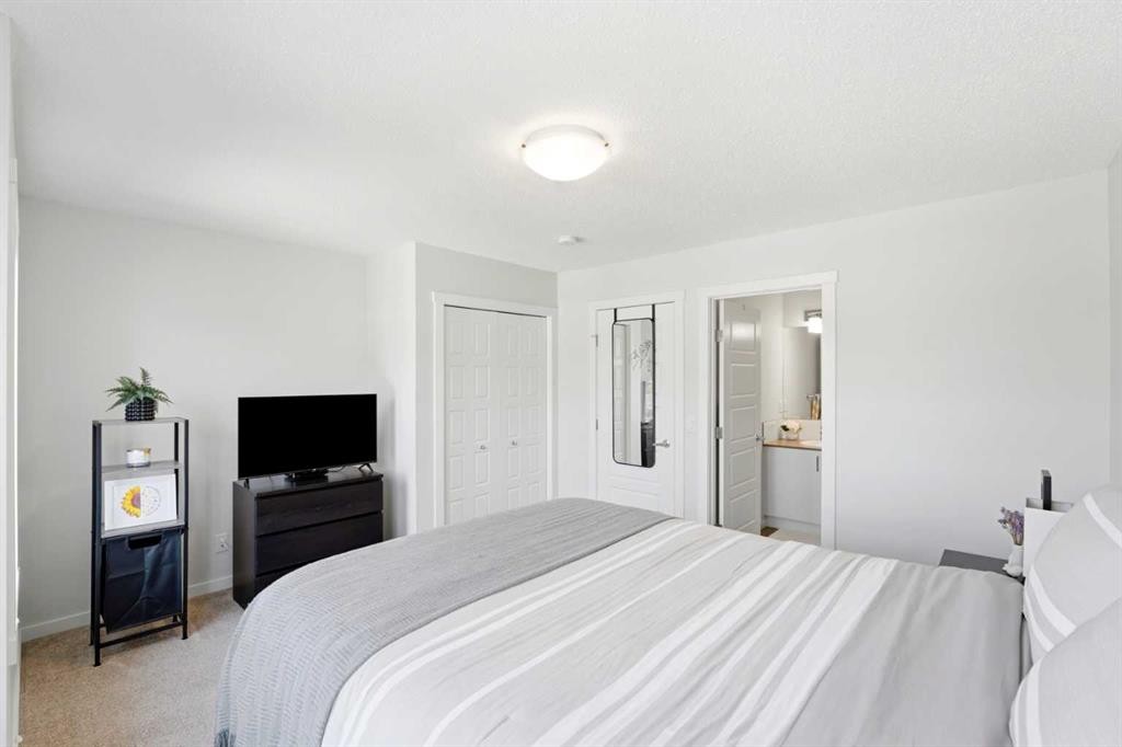 412 Cranbrook Square Se, Calgary, AB - Indoor Photo Showing Bedroom