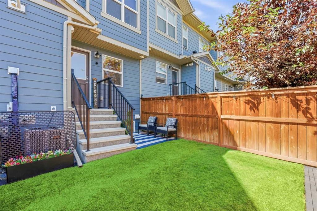 412 Cranbrook Square Se, Calgary, AB - Outdoor