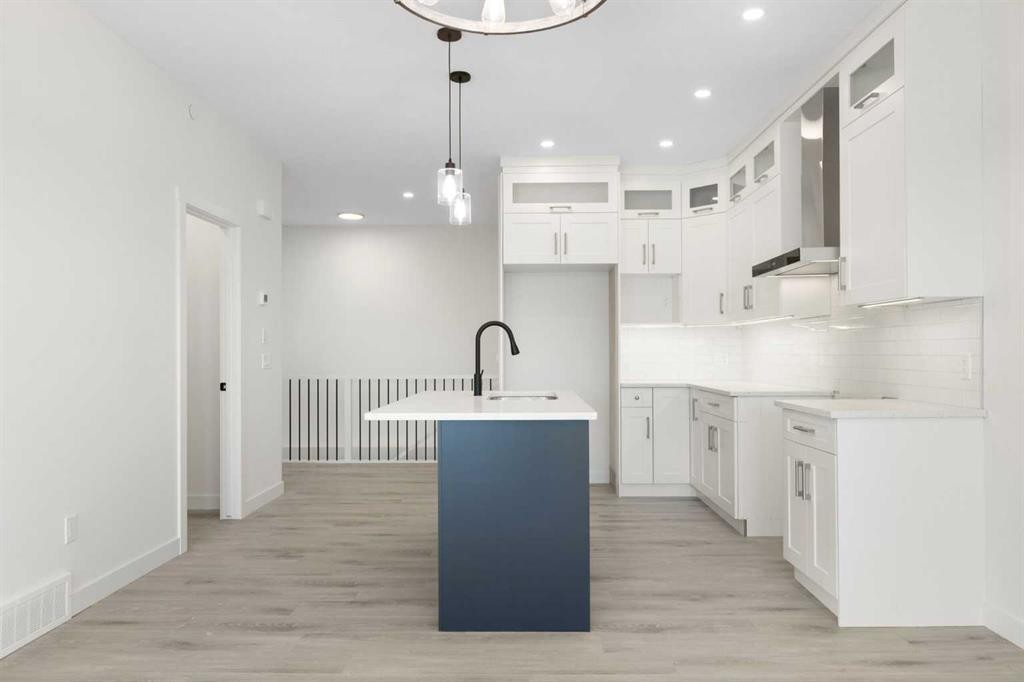 25 St. Andrews Close, Lyalta, AB - Indoor Photo Showing Kitchen With Upgraded Kitchen