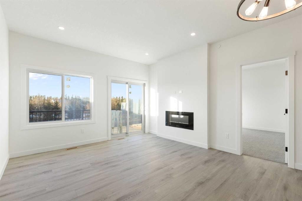 25 St. Andrews Close, Lyalta, AB - Indoor With Fireplace
