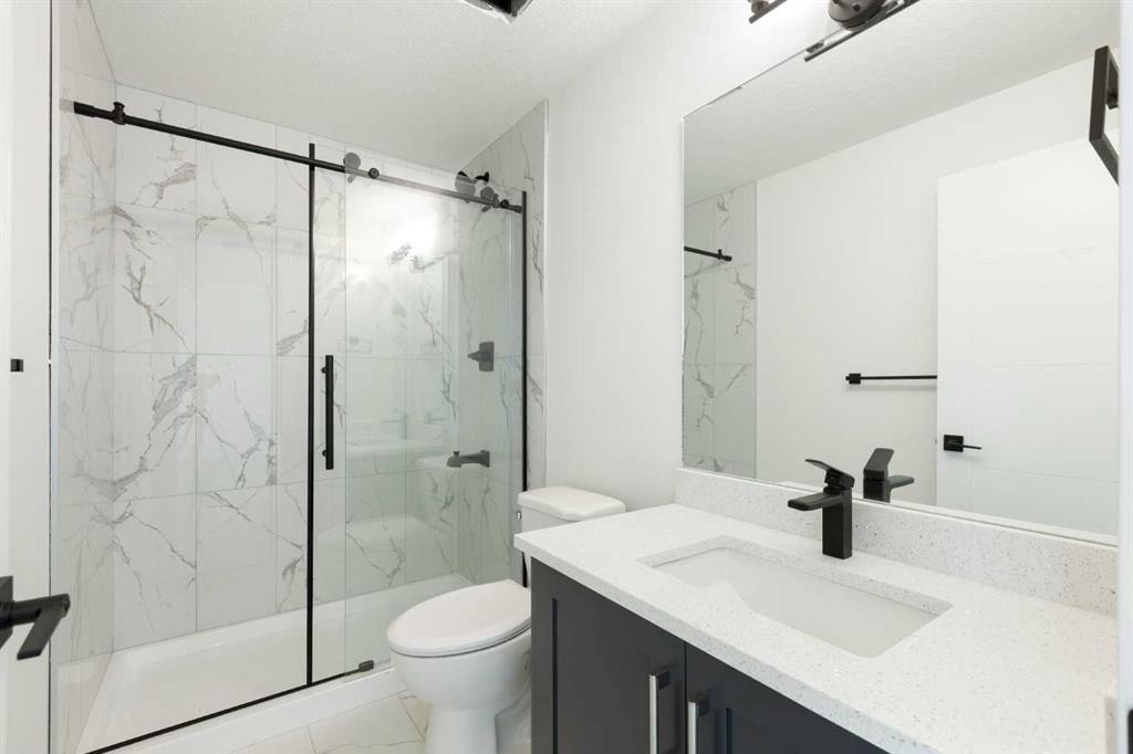 25 St. Andrews Close, Lyalta, AB - Indoor Photo Showing Bathroom