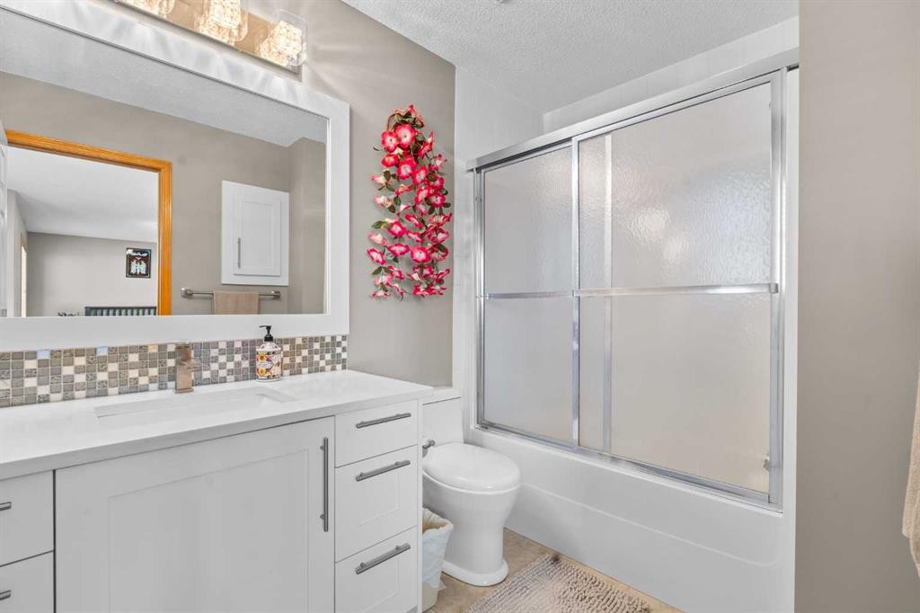 47 Coral Springs Close Ne, Calgary, AB - Indoor Photo Showing Bathroom