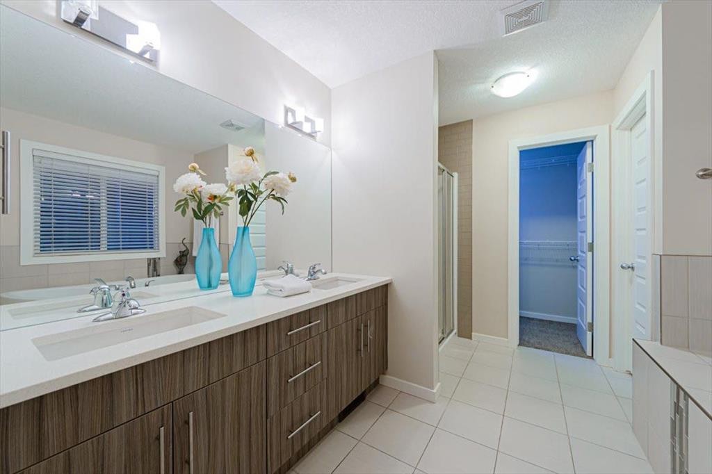 138 Copperpond Street Se, Calgary, AB - Indoor Photo Showing Bathroom