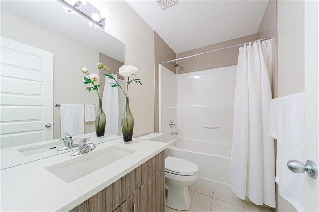138 Copperpond Street Se, Calgary, AB - Indoor Photo Showing Bathroom