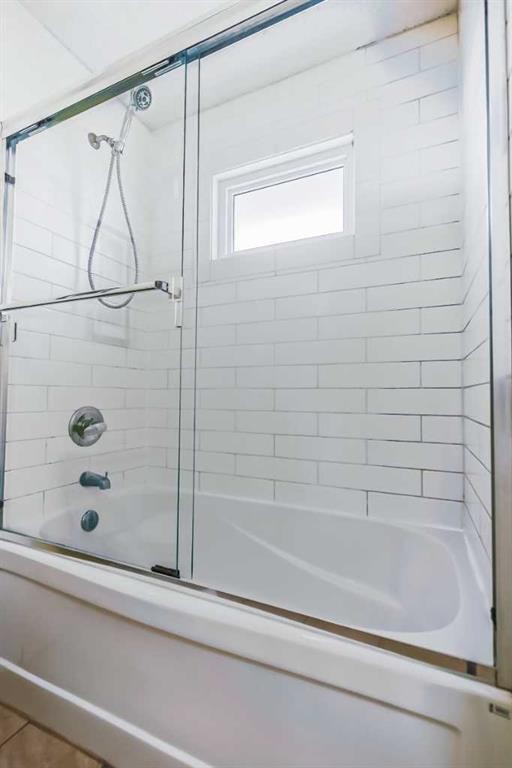55 Bermuda Close Nw, Calgary, AB - Indoor Photo Showing Bathroom
