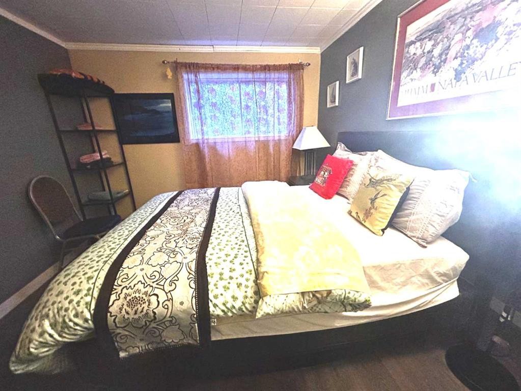 55 Bermuda Close Nw, Calgary, AB - Indoor Photo Showing Bedroom