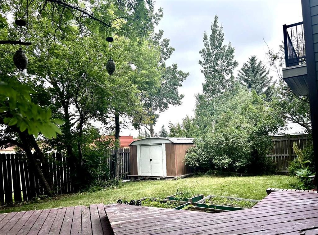 55 Bermuda Close Nw, Calgary, AB - Outdoor With Deck Patio Veranda