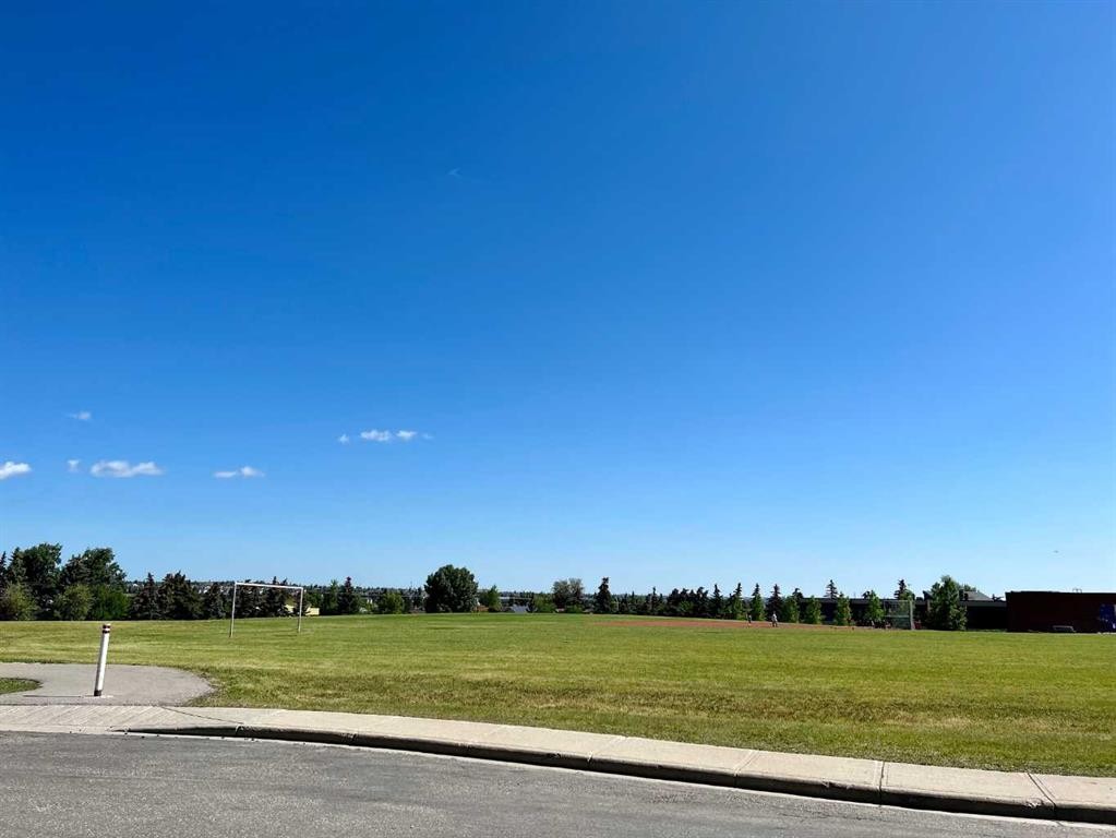55 Bermuda Close Nw, Calgary, AB - Outdoor With View