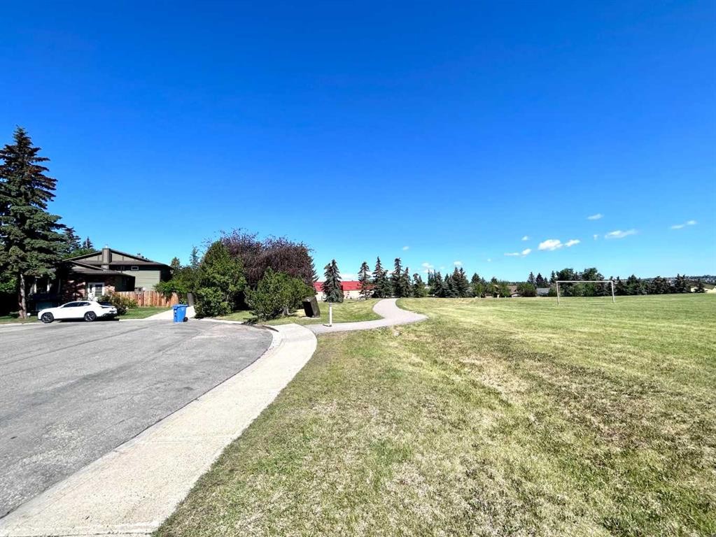 55 Bermuda Close Nw, Calgary, AB - Outdoor