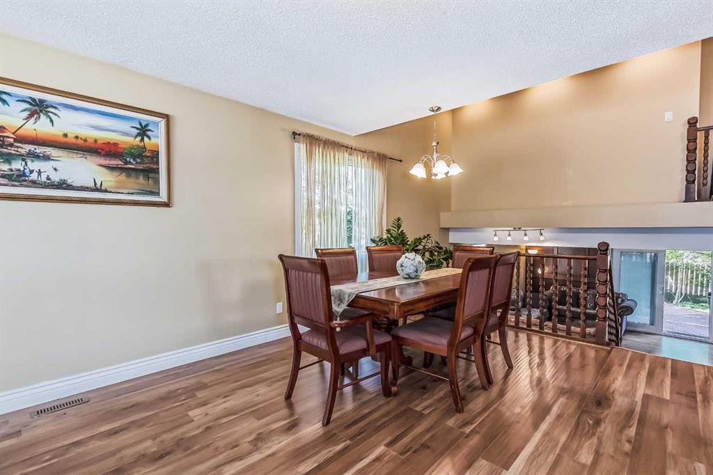 55 Bermuda Close Nw, Calgary, AB - Indoor Photo Showing Dining Room