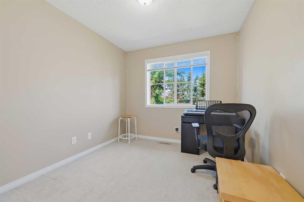 124 Everridge Gardens Sw, Calgary, AB - Indoor Photo Showing Office