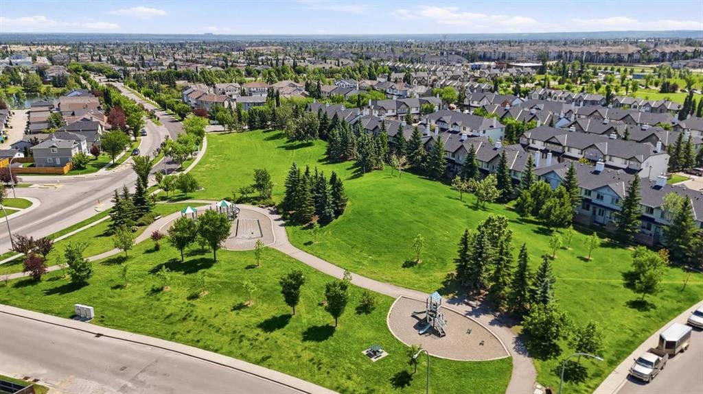 124 Everridge Gardens Sw, Calgary, AB - Outdoor With View