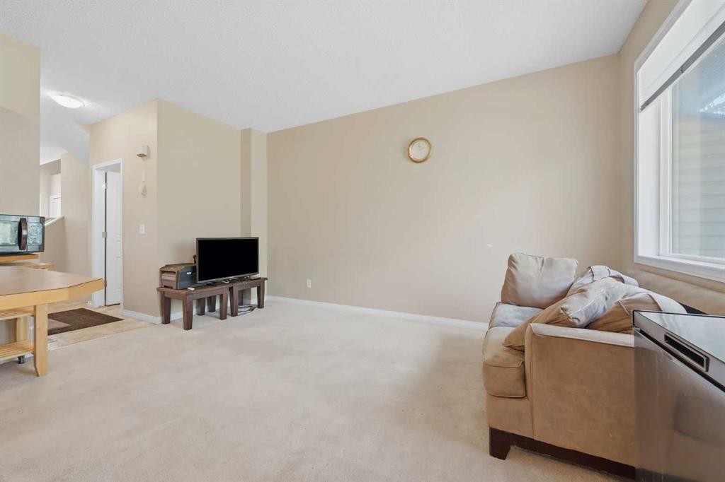 124 Everridge Gardens Sw, Calgary, AB - Indoor
