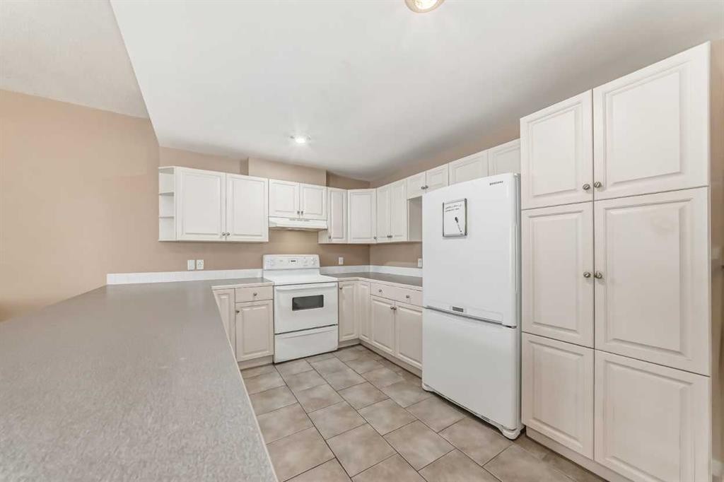 6-1922 9 Avenue Se, Calgary, AB - Indoor Photo Showing Kitchen