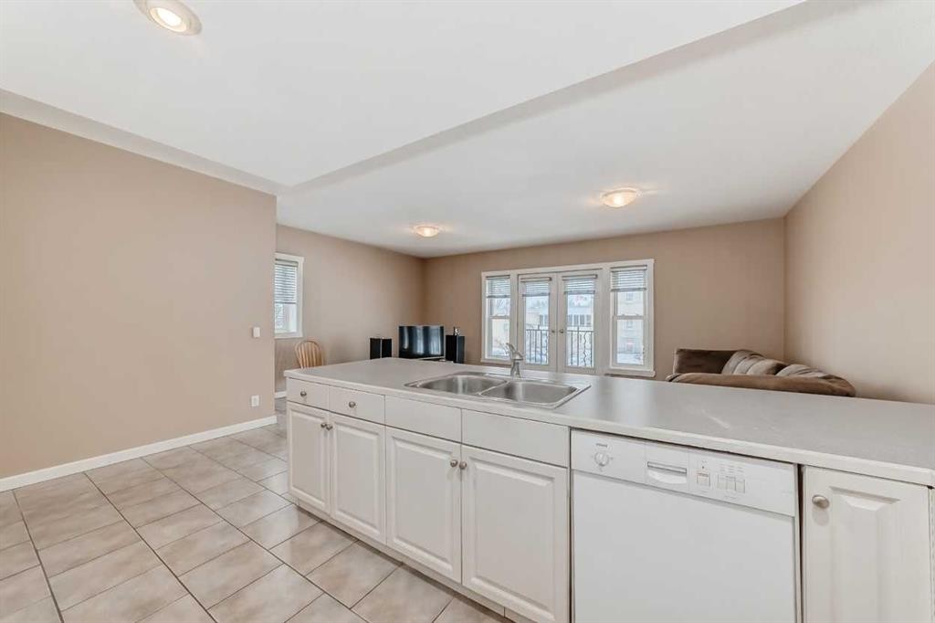 6-1922 9 Avenue Se, Calgary, AB - Indoor Photo Showing Kitchen With Double Sink