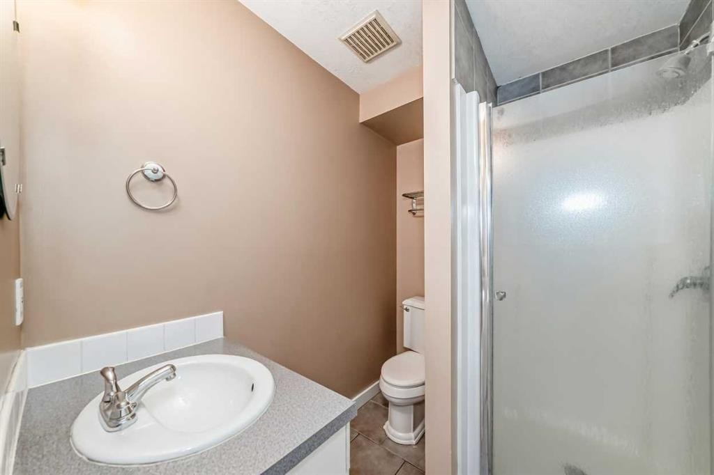 6-1922 9 Avenue Se, Calgary, AB - Indoor Photo Showing Bathroom