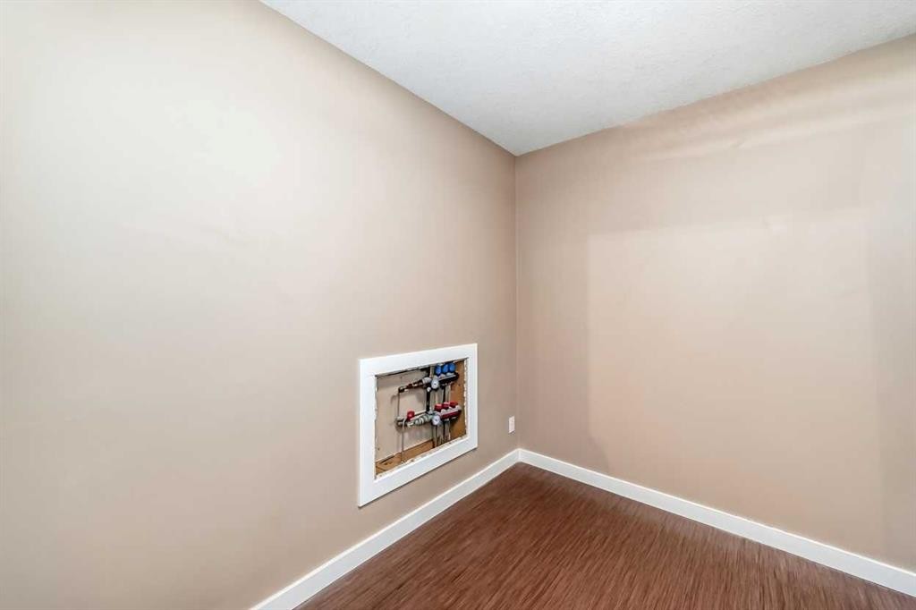 6-1922 9 Avenue Se, Calgary, AB - Indoor Photo Showing Other Room