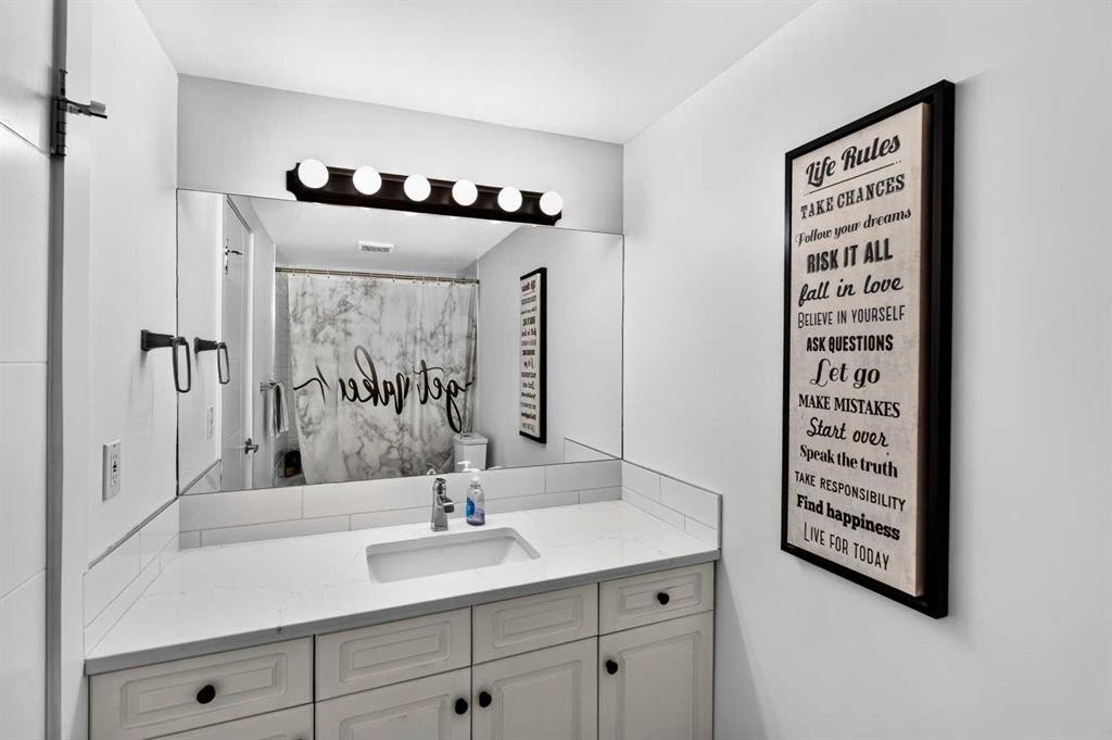 10-635 Marsh Road Ne, Calgary, AB - Indoor Photo Showing Bathroom