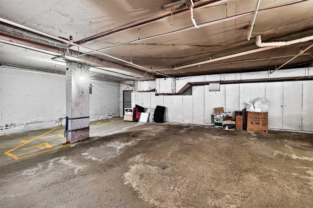 10-635 Marsh Road Ne, Calgary, AB - Indoor Photo Showing Garage