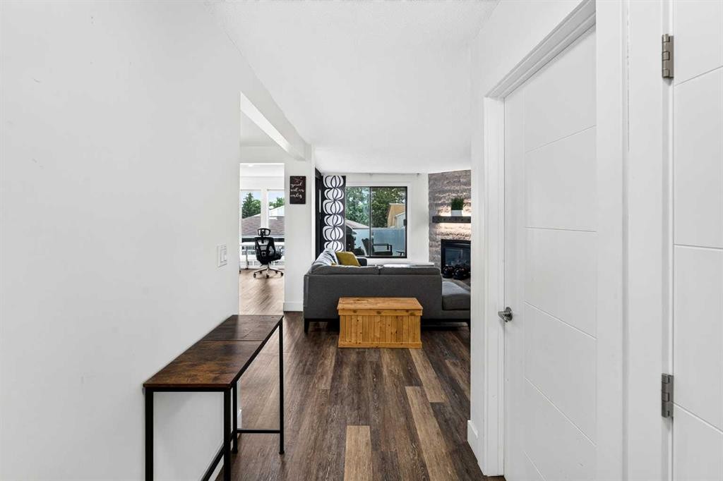 10-635 Marsh Road Ne, Calgary, AB - Indoor Photo Showing Other Room